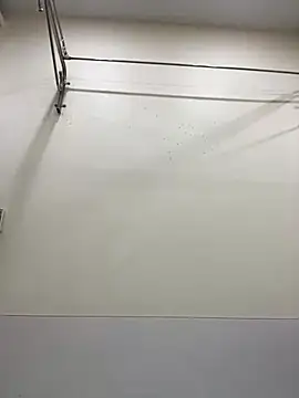 Bee Yellow00 online show from November 2025 04:39:01 AM