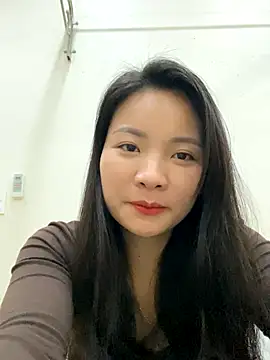 Bee Yellow00 online show from December 2025 05:22:02 AM