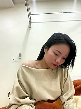 Bee Yellow00 online show from January 2026 05:03:01 AM