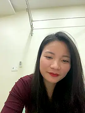 Bee Yellow00 online show from December 2025 04:59:01 AM