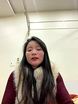 Bee Yellow00 online show from January 2026 04:39:01 AM