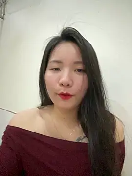 Bee Yellow00 online show from March 2026 04:41:01 AM