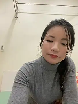 Bee Yellow00 online show from December 2025 04:36:02 AM