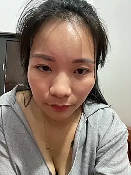 Bee Yellow00 online show from November 2025 09:25:01 AM