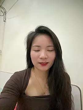 Bee Yellow00 online show from March 2026 04:42:01 AM