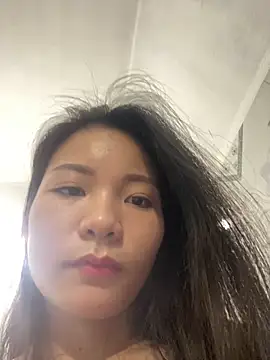 Bee Yellow00 online show from October 2025 08:10:01 PM