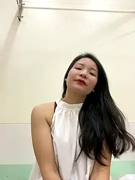 Bee Yellow00 online show from November 2025 04:34:02 AM