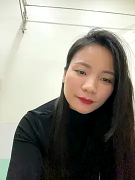 Bee Yellow00 online show from December 2025 04:44:02 AM