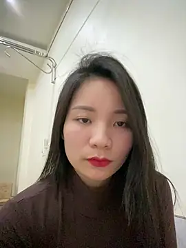 Bee Yellow00 online show from March 2026 04:42:02 AM