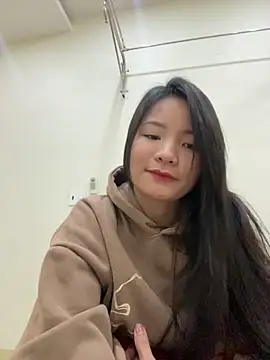 Bee Yellow00 online show from January 2026 04:38:01 AM