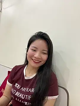 Bee Yellow00 online show from February 2026 04:47:02 AM