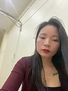 Bee Yellow00 online show from October 2025 04:31:01 AM