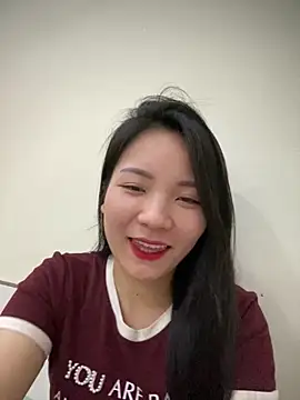 Bee Yellow00 online show from March 2026 04:39:02 AM