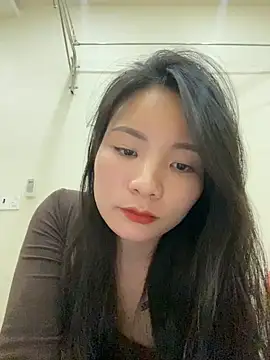 Bee Yellow00 online show from December 2025 04:40:01 AM