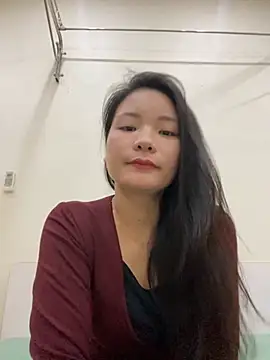 Bee Yellow00 online show from November 2025 12:58:02 AM