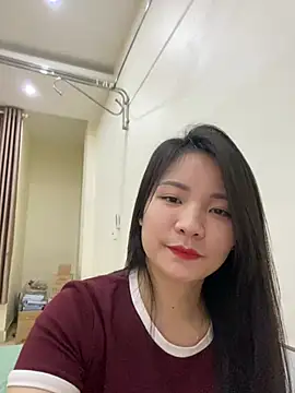 Bee Yellow00 online show from February 2026 04:56:01 AM