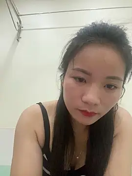 Bee Yellow00 online show from November 2025 03:13:02 AM