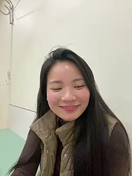 Bee Yellow00 online show from February 2026 05:14:02 AM