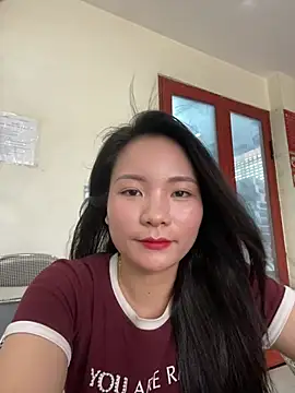 Snapshot of Bee_Yellow00 chatting on June 2026 04:28:01 AM Bee Yellow00 online show from June 2026 04:28:01 AM