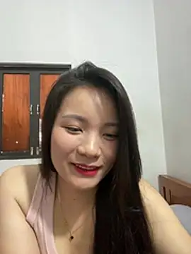 Snapshot of Bee_Yellow00 chatting on June 2026 03:50:01 AM Bee Yellow00 online show from June 2026 03:50:01 AM