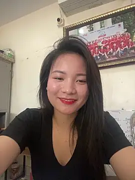 Bee Yellow00 online show from April 2026 03:20:01 AM