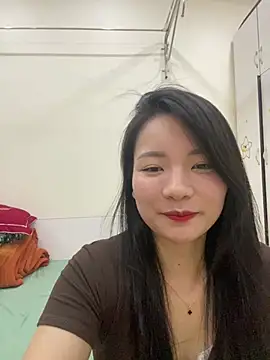 Bee Yellow00 online show from May 2026 04:38:01 AM