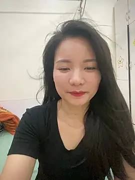 Bee Yellow00 online show from April 2026 05:30:01 AM