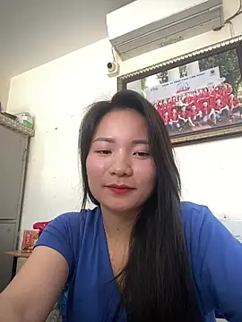 Bee Yellow00 online show from April 2026 02:40:02 AM