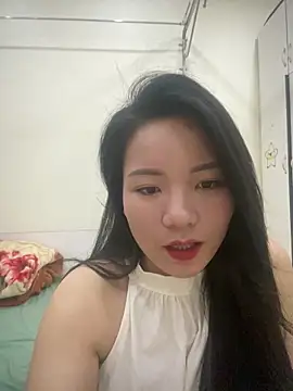 Bee Yellow00 online show from April 2026 04:58:01 AM