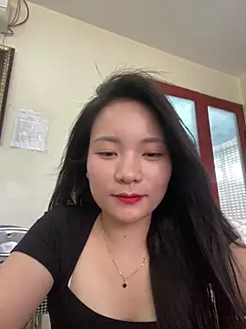 Bee Yellow00 online show from June 2026 06:02:01 AM