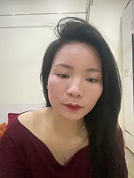 Bee Yellow00 online show from March 2026 04:47:02 AM