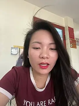 Snapshot of Bee_Yellow00 chatting on June 2026 04:54:02 AM Bee Yellow00 online show from June 2026 04:54:02 AM