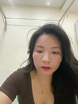 Snapshot of Bee_Yellow00 chatting on July 2026 05:15:01 AM Bee Yellow00 online show from July 2026 05:15:01 AM