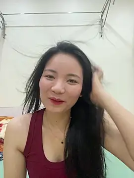 Bee Yellow00 online show from May 2026 04:53:02 AM