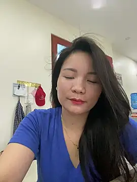 Snapshot of Bee_Yellow00 chatting on June 2026 04:29:02 AM Bee Yellow00 online show from June 2026 04:29:02 AM