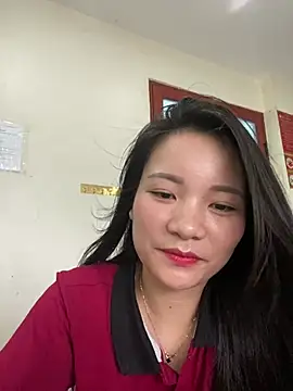 Snapshot of Bee_Yellow00 chatting on June 2026 04:23:02 AM Bee Yellow00 online show from June 2026 04:23:02 AM