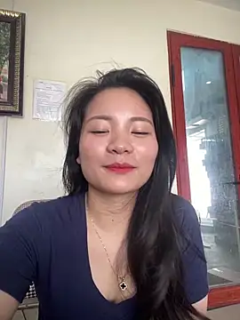 Bee Yellow00 online show from April 2026 03:19:01 AM