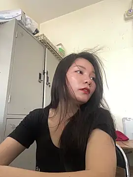 Bee Yellow00 online show from May 2026 09:38:02 AM