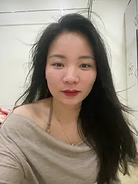 Bee Yellow00 online show from March 2026 04:34:02 AM