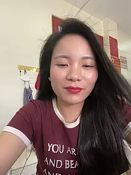 Snapshot of Bee_Yellow00 chatting on July 2026 04:41:02 AM Bee Yellow00 online show from July 2026 04:41:02 AM