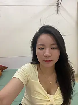 Bee Yellow00 online show from May 2026 04:43:01 AM