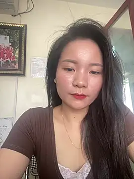 Bee Yellow00 online show from April 2026 03:35:02 AM