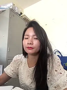 Bee Yellow00 online show from May 2026 02:51:01 AM