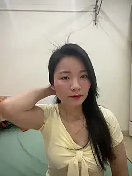 Bee Yellow00 online show from April 2026 04:40:01 AM