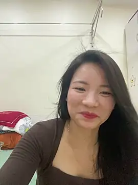 Bee Yellow00 online show from May 2026 04:28:01 AM