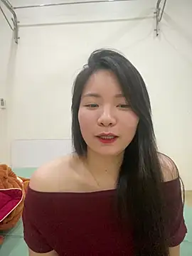 Bee Yellow00 online show from March 2026 04:45:02 AM