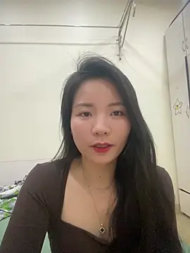 Bee Yellow00 online show from April 2026 04:19:01 AM