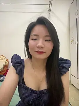 Bee Yellow00 online show from April 2026 04:49:01 AM