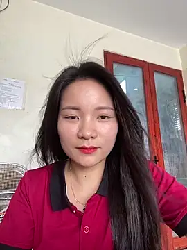 Snapshot of Bee_Yellow00 chatting on June 2026 02:31:01 AM Bee Yellow00 online show from June 2026 02:31:01 AM