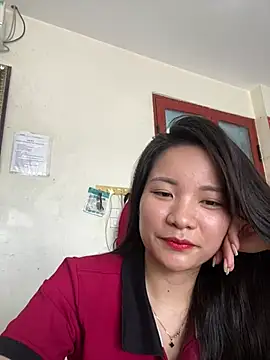 Snapshot of Bee_Yellow00 chatting on June 2026 01:49:02 AM Bee Yellow00 online show from June 2026 01:49:02 AM